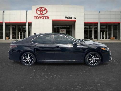 Black 2024 Toyota Camry SE