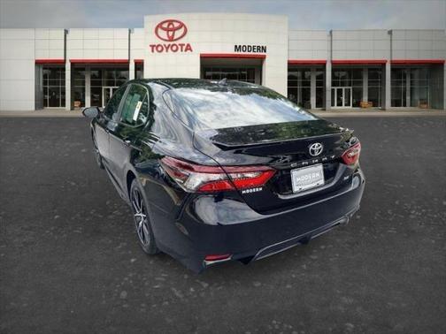 Black 2024 Toyota Camry SE