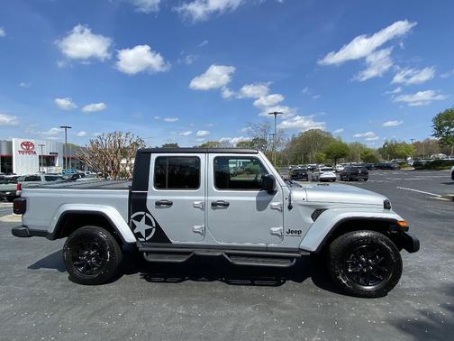 Silver 2023 Jeep Gladiator Sport