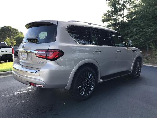 2023 INFINITI QX80 SENSORY