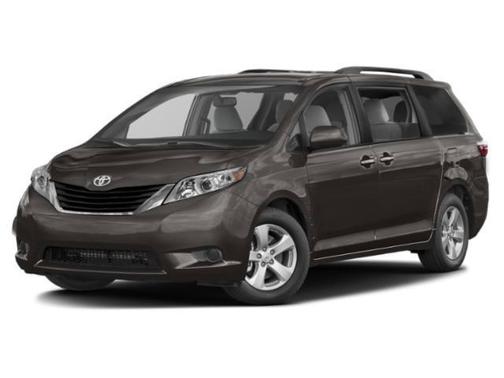 White 2015 Toyota Sienna LE