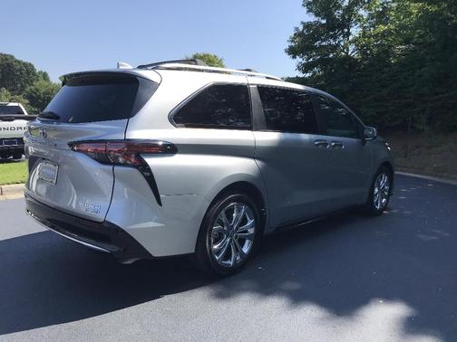 2023 Toyota Sienna Platinum 7 passenger