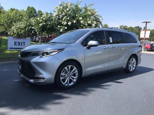 2023 Toyota Sienna Platinum 7 passenger
