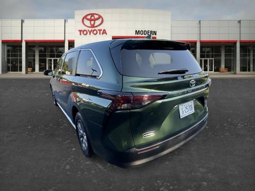 Green 2023 Toyota Sienna XLE