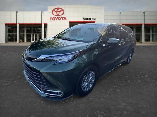 Green 2023 Toyota Sienna XLE