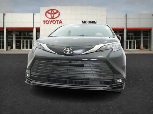 2026 Toyota Sienna XLE 8 Passenger