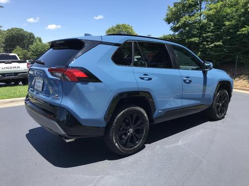 2024 Toyota RAV4 Hybrid SE