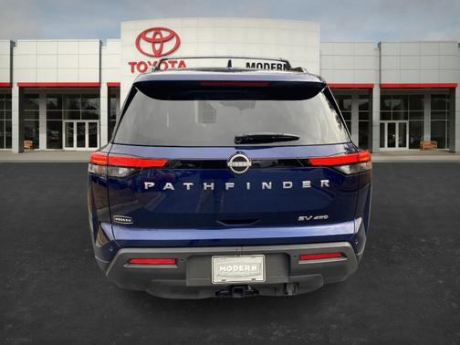 2024 Nissan Pathfinder SV