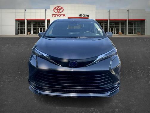 Gray 2025 Toyota Sienna XLE