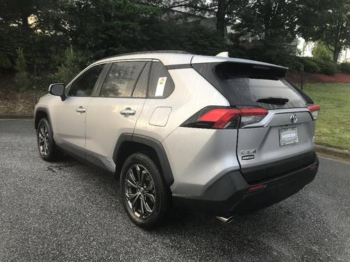 2022 Toyota RAV4 Hybrid XLE Premium