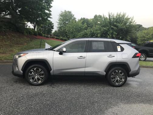 2022 Toyota RAV4 Hybrid XLE Premium