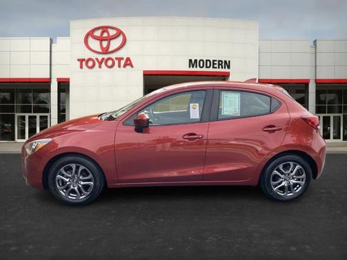 2020 Toyota Yaris Sedan LE
