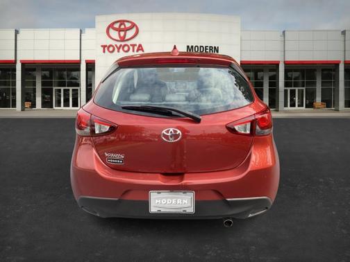 2020 Toyota Yaris Sedan LE