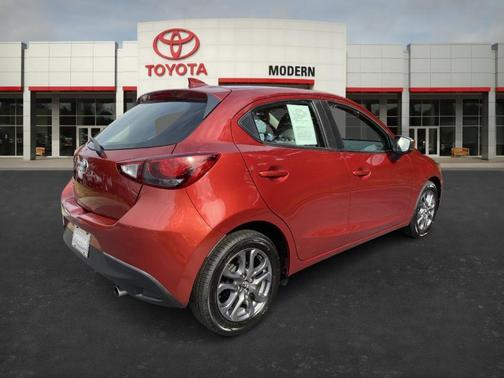 2020 Toyota Yaris Sedan LE