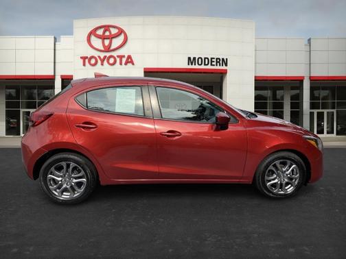 2020 Toyota Yaris Sedan LE