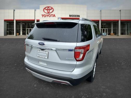 Silver 2016 Ford Explorer XLT