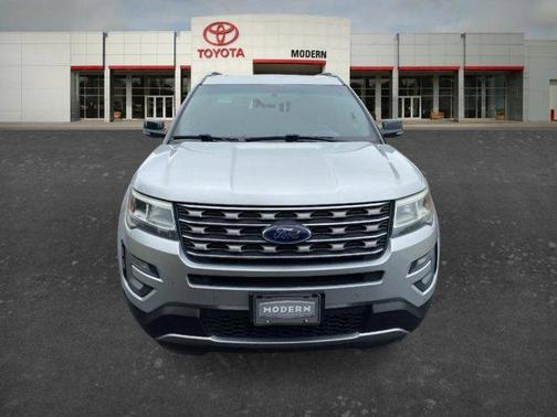 Silver 2016 Ford Explorer XLT