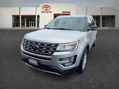 Silver 2016 Ford Explorer XLT