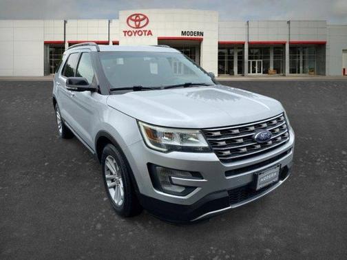 Silver 2016 Ford Explorer XLT