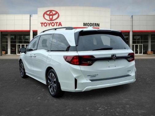 White 2025 Honda Odyssey Elite