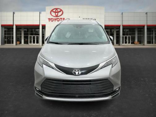 2026 Toyota Sienna XLE 8 Passenger