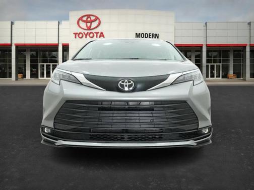 2026 Toyota Sienna XLE 8 Passenger