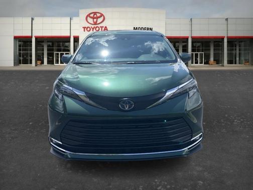 Green 2024 Toyota Sienna XLE
