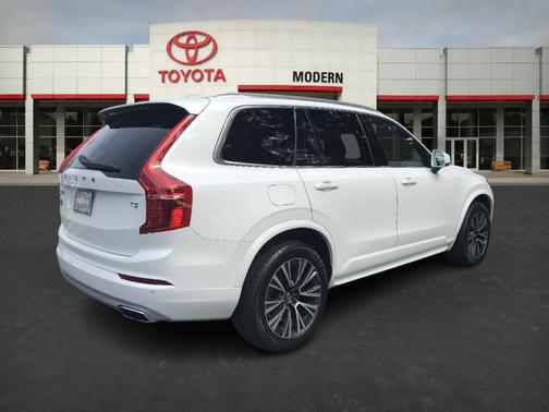 2020 Volvo XC90 T5 Momentum 7 Passenger