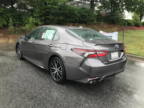 2024 Toyota Camry Hybrid SE
