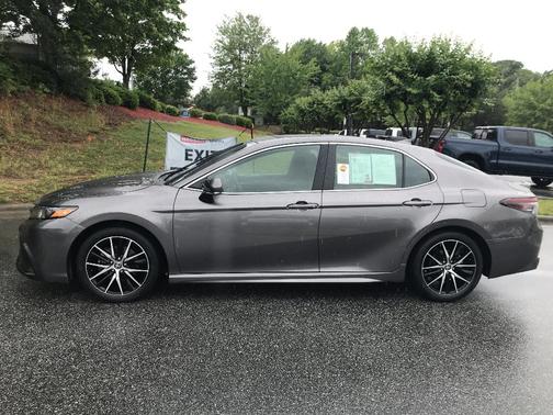 2024 Toyota Camry Hybrid SE