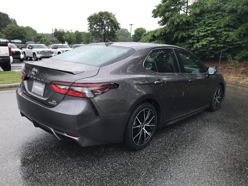 2024 Toyota Camry Hybrid SE