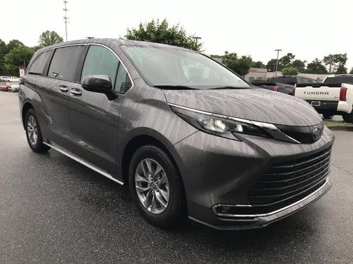 2024 Toyota Sienna XLE