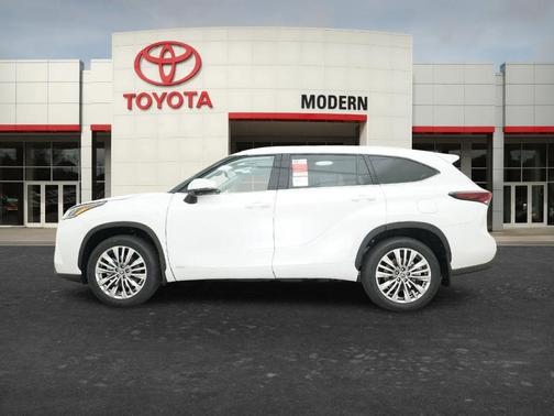 White 2026 Toyota Highlander Hybrid Platinum