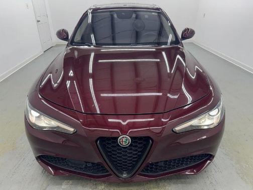 Monza Red Metallic 2017 Alfa Romeo Giulia Base
