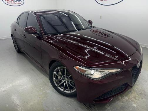 Monza Red Metallic 2017 Alfa Romeo Giulia Base