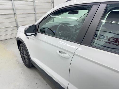 Pure White 2022 Volkswagen Taos 1.5T S