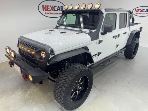 White 2021 Jeep Gladiator Sport