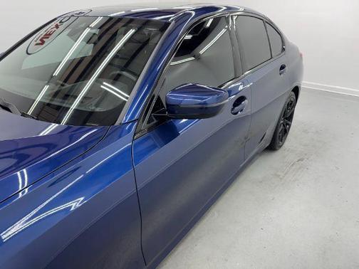 2019 BMW 330 i