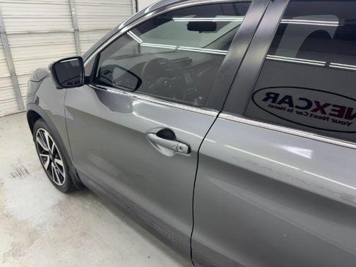 Gun Metallic 2018 Nissan Rogue Sport SL