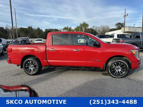 2021 Nissan Titan SV