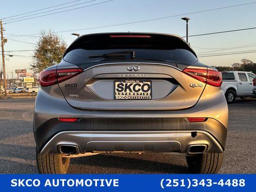 2017 INFINITI QX30 Luxury