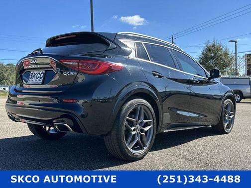 2017 INFINITI QX30 Premium