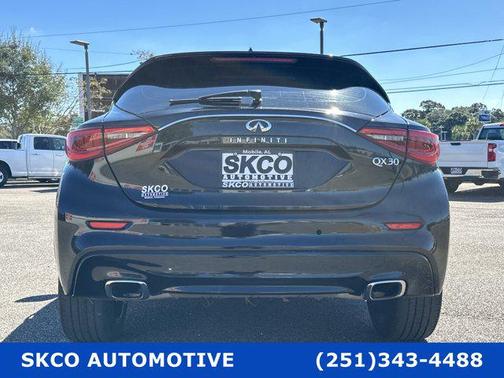 2017 INFINITI QX30 Premium