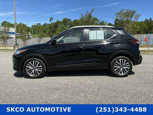 Super Black 2024 Nissan Kicks SV