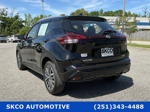 Super Black 2024 Nissan Kicks SV