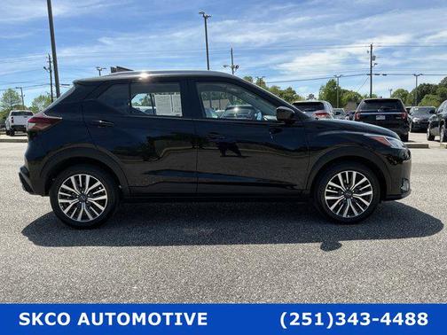 Super Black 2024 Nissan Kicks SV