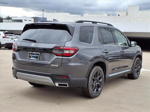 2025 Honda Pilot Touring 8-Passenger