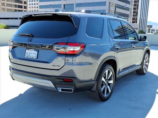 2023 Honda Pilot AWD Elite
