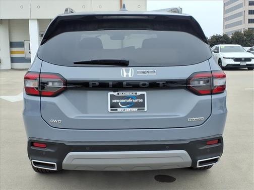 2025 Honda Pilot Touring 8-Passenger
