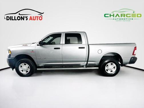 2022 RAM 3500 Tradesman Crew Cab 4x4 6'4' Box
